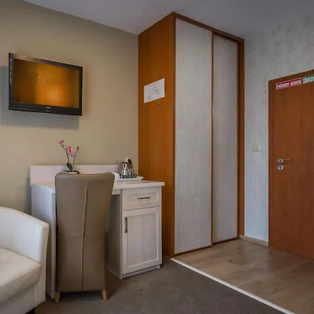 Larion Penzión pre hostí Kralova Lehota